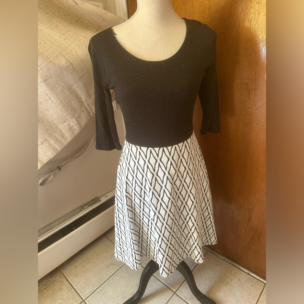 Le Lis Woman’s Skater Dress SZ M Black/White ,Soft Jersey School Office Wear